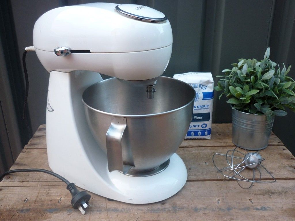 KENWOOD MIXER KM270 KM 270 PATISSIER WHITE with WHISKER eBay