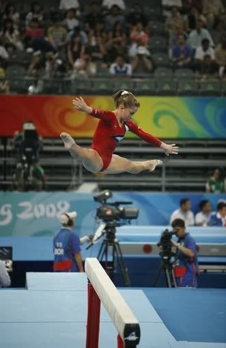 Picture of Shawn Johnson competing the Balance Beam at Beijing Olympics
