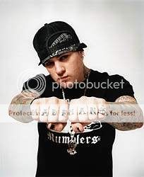 http://i209.photobucket.com/albums/bb46/jessica_1218/Benji_Madden.jpg